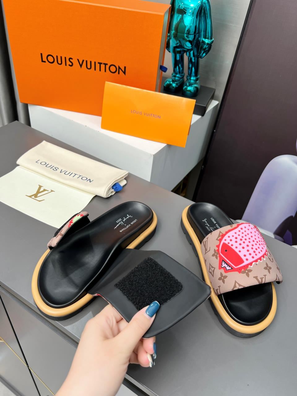 Louis Vuitton Slippers